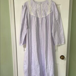 Miss Elaine Lavender Nightgown size L new without tag